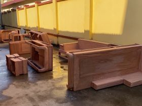Cận cảnh bản mộc thô 2 bộ sofa chân chéo và chân đùi gà gỗ hương đá cao cấp 29 bản mộc thô của bộ sofa chân đùi gà