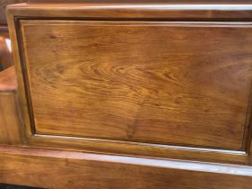 mặt lưng của mẫu ghế đơn