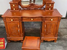 Combo bàn phấn hoa hồng và đồng hồ tứ trụ vát gỗ hương đá cao cấp 21 Thân bàn thiết kế 3 ngăn kéo và 2 tủ cánh mở
