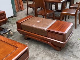 Combo sofa chân vát chéo kèm bộ đệm da Italia cao cấp và bộ bàn ghế ăn sồi hiện đại (Anh Dũng, Đà Nẵng) 32 đôn ngồi thiết kế hiện đại