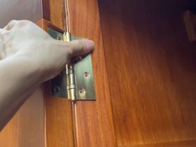 Combo tủ áo và giường ngủ gỗ gõ đỏ hàng đặt dày dặn 37 Toàn bộ tủ sử dụng bản lề đồng chất lượng
