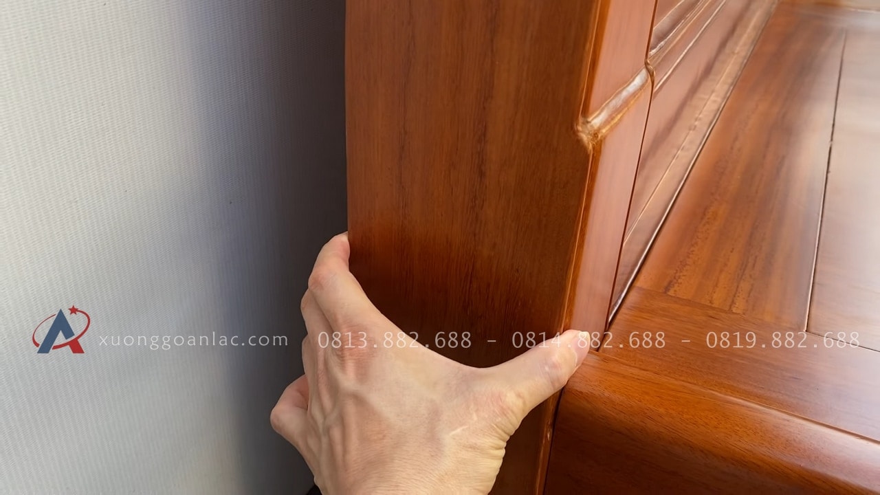 Hoàn thiện giường ngủ chữ x đục hoa dây 25 chân giường vuông bản lớn chắc chắn.