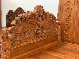 Giường louis hồng đại nguyên khối 200x220cm 6 đầu giường đục hoa hồng lá tây