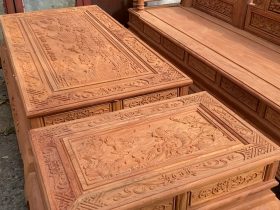 phía trung tâm bố trí bàn trà và bàn con