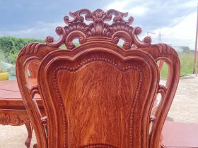 Bộ bàn ăn tròn 6 ghế louis gỗ hương đá cao cấp (Chị Linh, Hải Dương) 10 lưng tựa tạo khung đẹp mắt đục hoa lá tây
