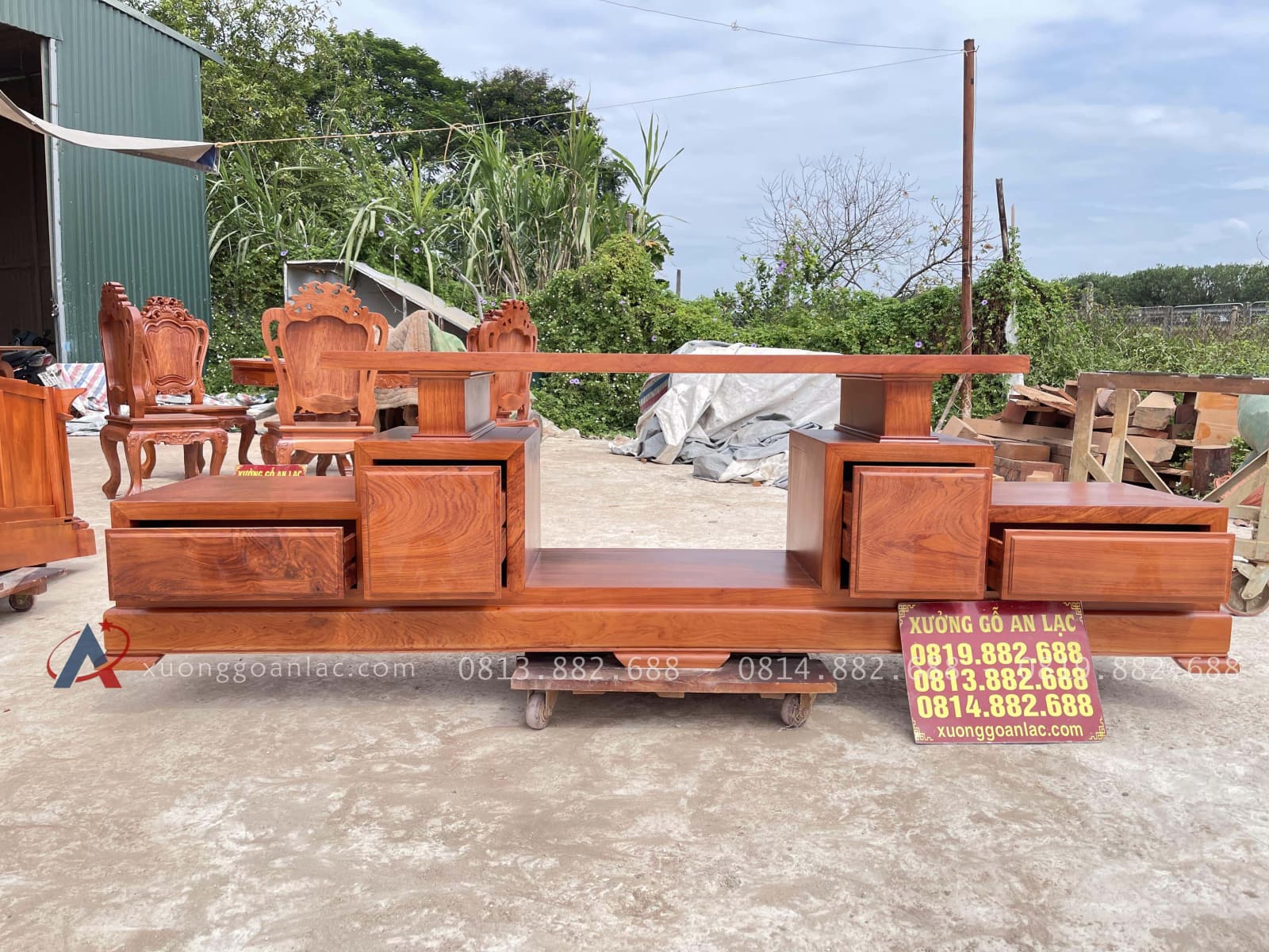 Mẫu kệ tivi 2 tầng 4 ngăn kéo 2m50 gỗ hương đá hiện đại (Anh Thành - Hà Nội) 17 mẫu kệ tivi sofa phong cách hiện đại