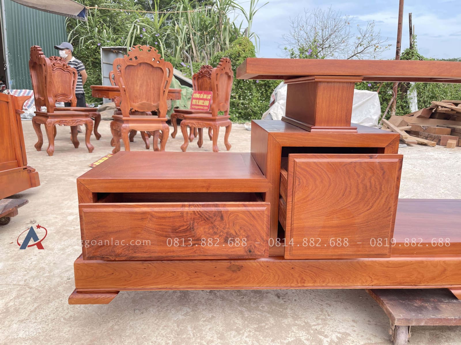 Mẫu kệ tivi 2 tầng 4 ngăn kéo 2m50 gỗ hương đá hiện đại (Anh Thành - Hà Nội) 20 hai ngăn kéo âm để đồ