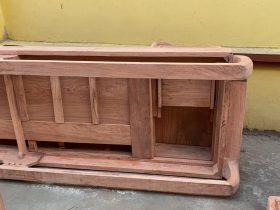 Mặt dưới của mẫu đoản dài