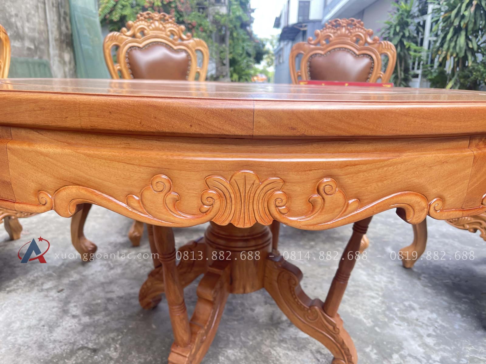 Siêu phẩm bàn ăn tròn 8 ghế louis gõ đỏ bọc đệm da bò thật hàng cao cấp (Chị Hằng, Hà Tĩnh) 19 Bàn khung ván gỗ hương đá