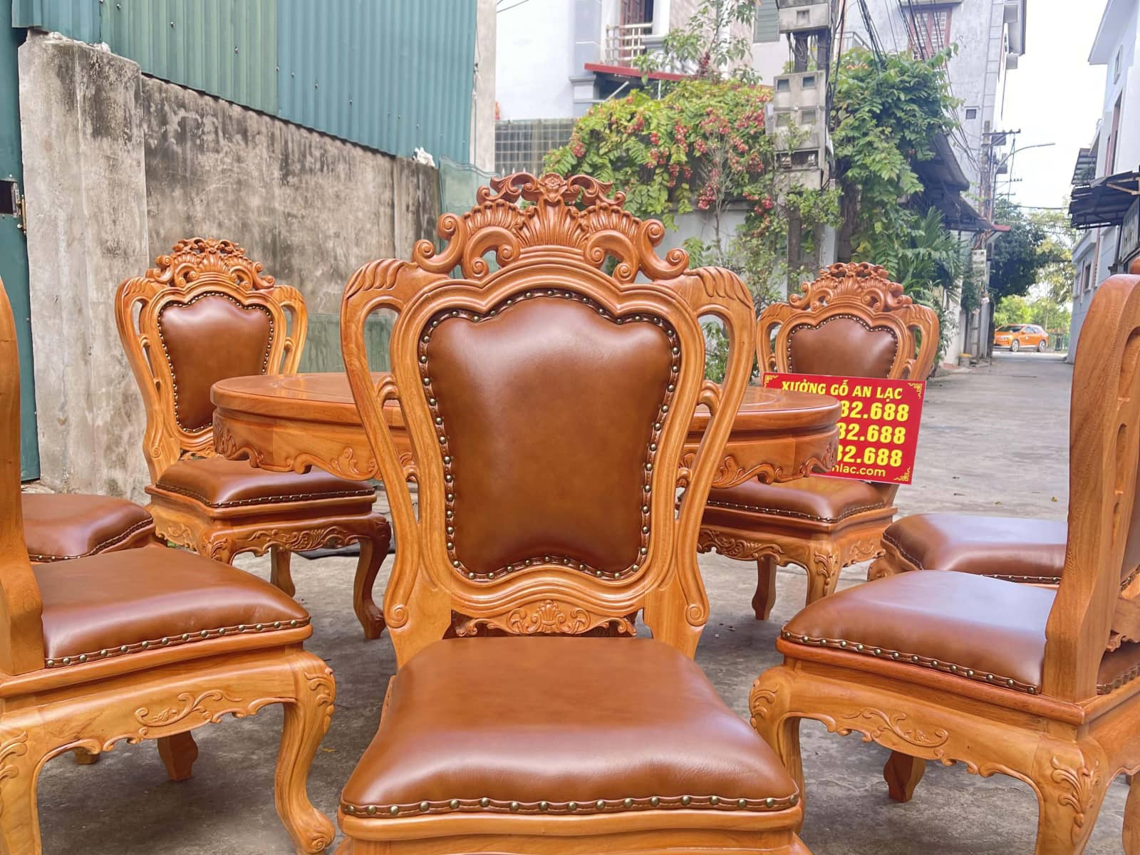 Siêu phẩm bàn ăn tròn 8 ghế louis gõ đỏ bọc đệm da bò thật hàng cao cấp (Chị Hằng, Hà Tĩnh) 21 Bộ bàn ăn 8 ghế