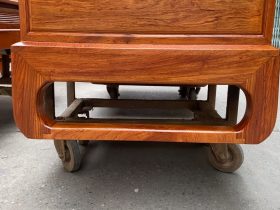 hệ chân choãi bản lớn chắc chắn