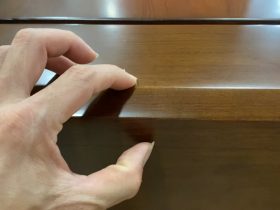 Bộ sofa chân chếch vát hàng đặt gỗ hương PU màu óc chó kèm bộ da đệm Hàn Quốc (Anh Thịnh - Hà Nam) 28 các chi tiết cạnh bàn ghế đều được chém vát tinh tế