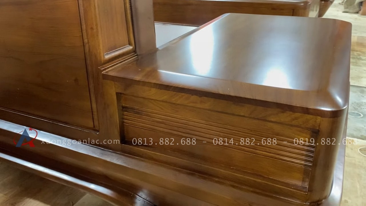Bộ sofa chân chếch vát hàng đặt gỗ hương PU màu óc chó kèm bộ da đệm Hàn Quốc (Anh Thịnh - Hà Nam) 45 thân tab có kẻ chỉ tạo điểm nhấn