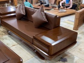 Bộ sofa chân chếch vát hàng đặt gỗ hương PU màu óc chó kèm bộ da đệm Hàn Quốc (Anh Thịnh - Hà Nam) 30 hai chiếc ghế đơn thiết kế đối nhau