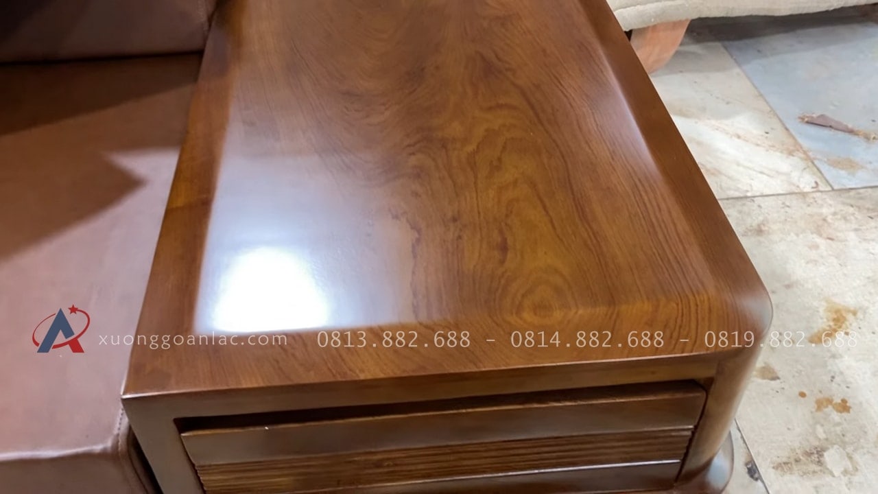 Bộ sofa chân chếch vát hàng đặt gỗ hương PU màu óc chó kèm bộ da đệm Hàn Quốc (Anh Thịnh - Hà Nam) 47 Cận cảnh phần mặt tab bóng mịn không tỳ vết