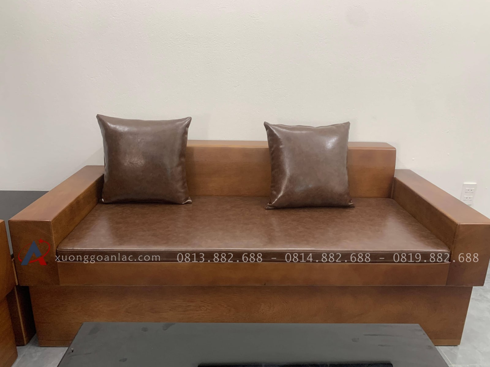 Bàn Giao bộ sofa và kệ tivi gỗ gõ đỏ cao cấp tại Bắc Ninh cho gia đình anh Trường 21 ghế đôi gỗ gõ đỏ