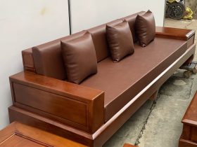 một bên tay hộp vuông vức