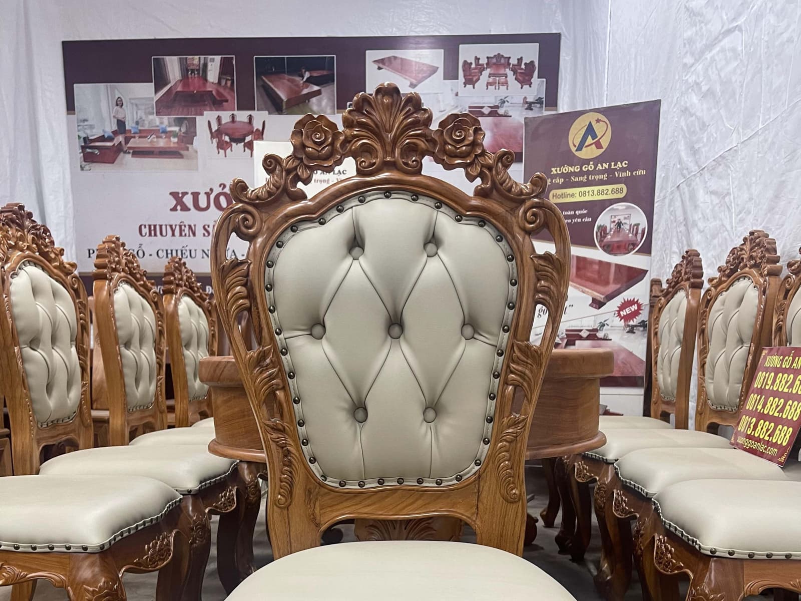 Bàn ăn bầu dục kết hợp 10 ghế bọc đệm gỗ gõ đỏ siêu vip (Chú Nghĩa - Hưng Yên) 23 ghế louis gỗ gõ đỏ bọc đệm da