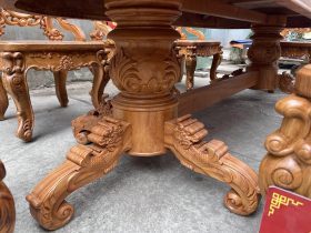 Bộ bàn ăn bầu dục cùng 8 ghế louis gỗ gõ đỏ cao cấp (Anh Quyền, Thái Bình) 10 hệ chân trụ tròn 25p