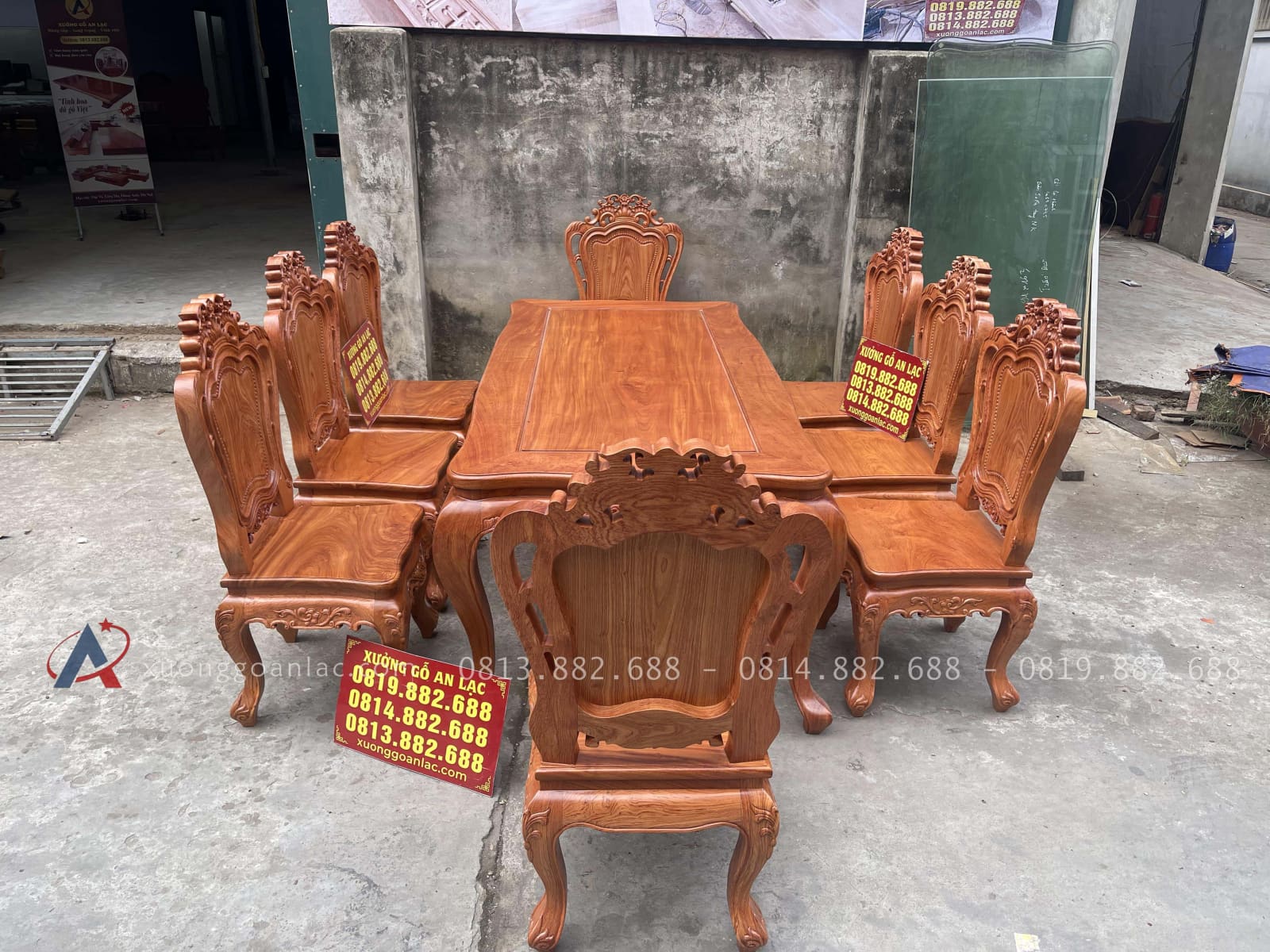 Bộ bàn ăn hoàng gia cùng 8 ghế louis gỗ hương đá (Chú Mộc, Cao Bằng) 23 bộ bàn ghế ăn hoàng gia gỗ 8 ghế