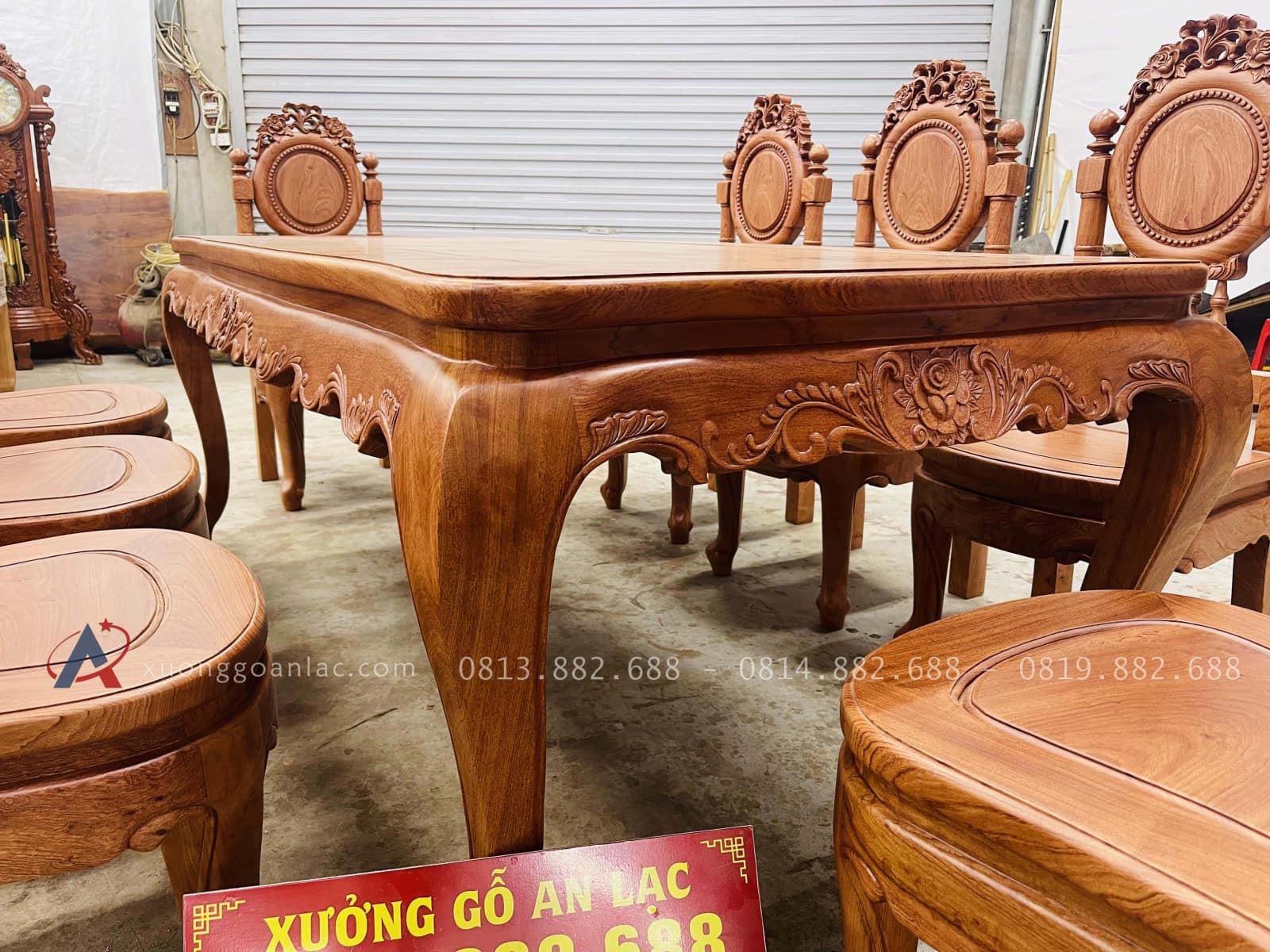 Bộ bàn ăn hoàng gia 8 ghế louis cổ điển gỗ hương đá cao cấp (Chị Phương, Hà Nội) 26 chân bàn cong lượn cách điệu