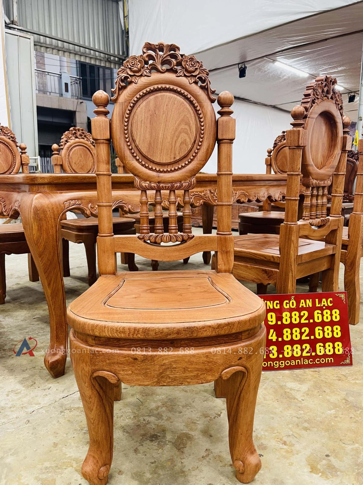 Bộ bàn ăn hoàng gia 8 ghế louis cổ điển gỗ hương đá cao cấp (Chị Phương, Hà Nội) 28 mẫu ghế louis cổ điển