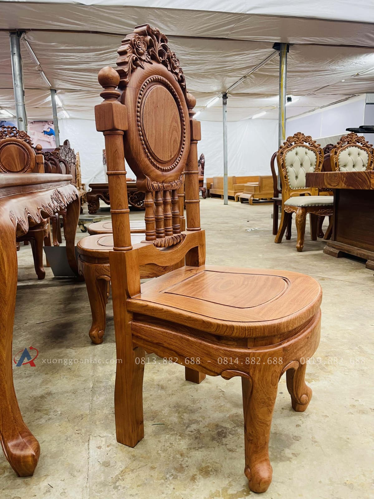 Bộ bàn ăn hoàng gia 8 ghế louis cổ điển gỗ hương đá cao cấp (Chị Phương, Hà Nội) 29 ghế ngồi cao 1m16