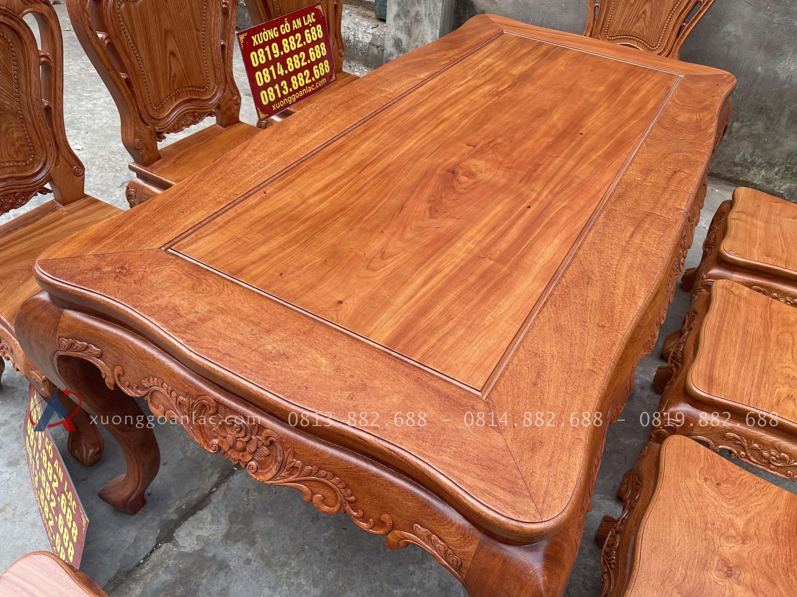 Bộ bàn ăn hoàng gia cùng 8 ghế louis gỗ hương đá (Chú Mộc, Cao Bằng) 24 bàn ăn louis gỗ hương đá