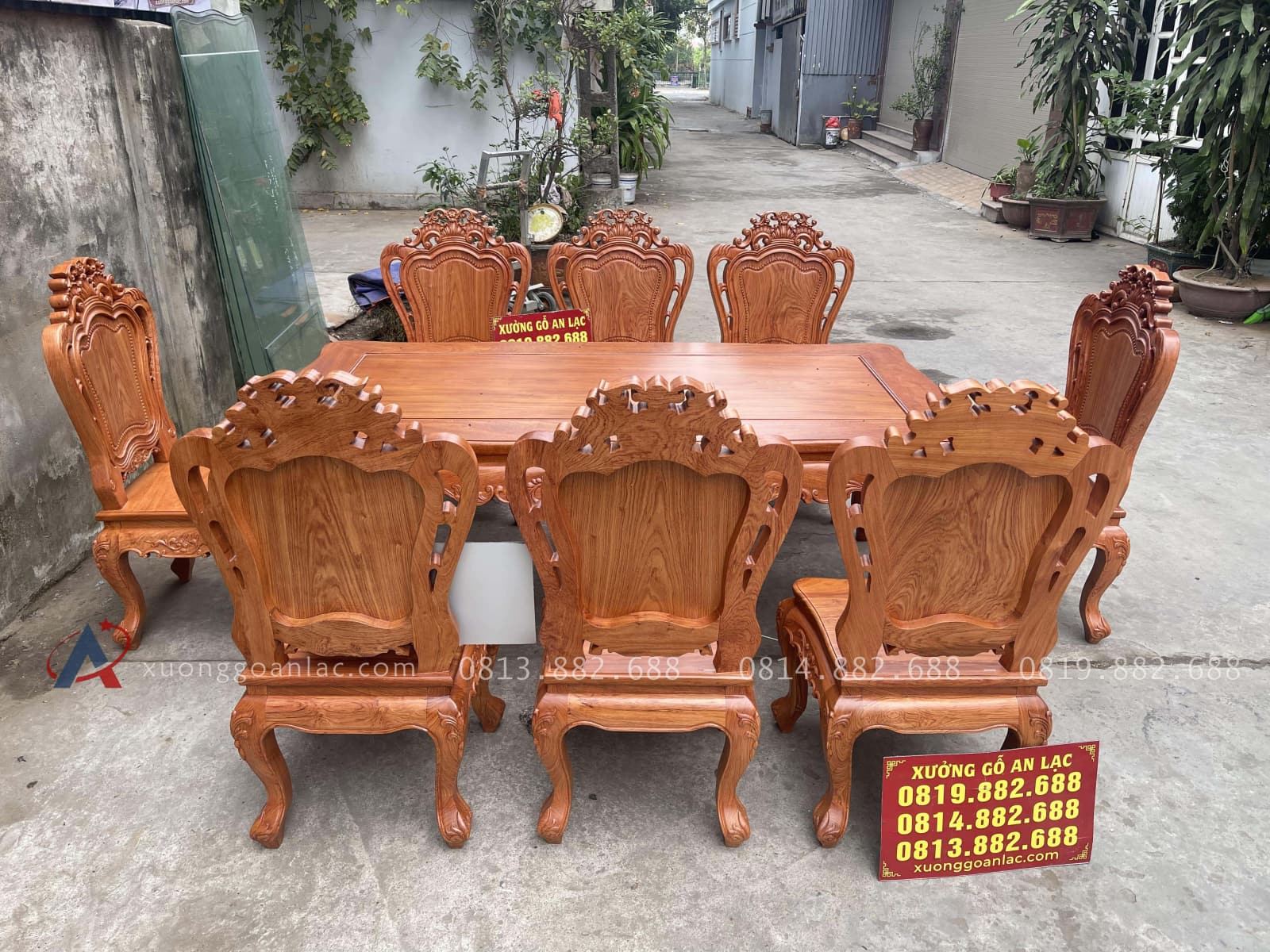 Bộ bàn ăn hoàng gia cùng 8 ghế louis gỗ hương đá (Chú Mộc, Cao Bằng) 27 bộ bàn ăn 8 ghế