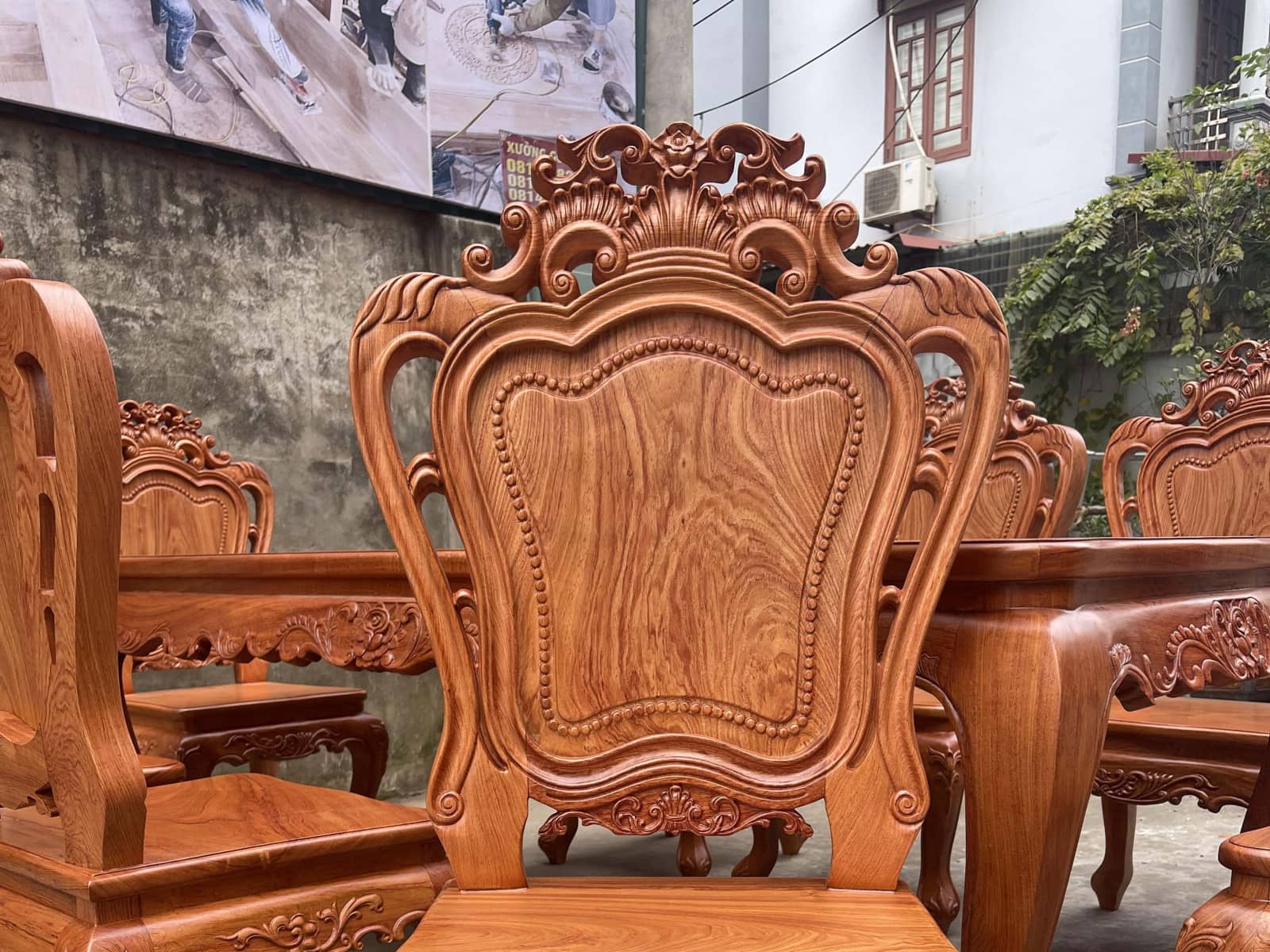 Bộ bàn ăn hoàng gia cùng 8 ghế louis gỗ hương đá (Chú Mộc, Cao Bằng) 28 mẫu ghế louis hoàng gia
