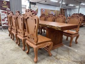 Siêu phẩm bàn ăn nguyên khối và 8 ghế louis hoa lá tây gỗ hương đá (Anh Thuận, Hà Nội) 12 bàn ghế ăn gỗ hương đá