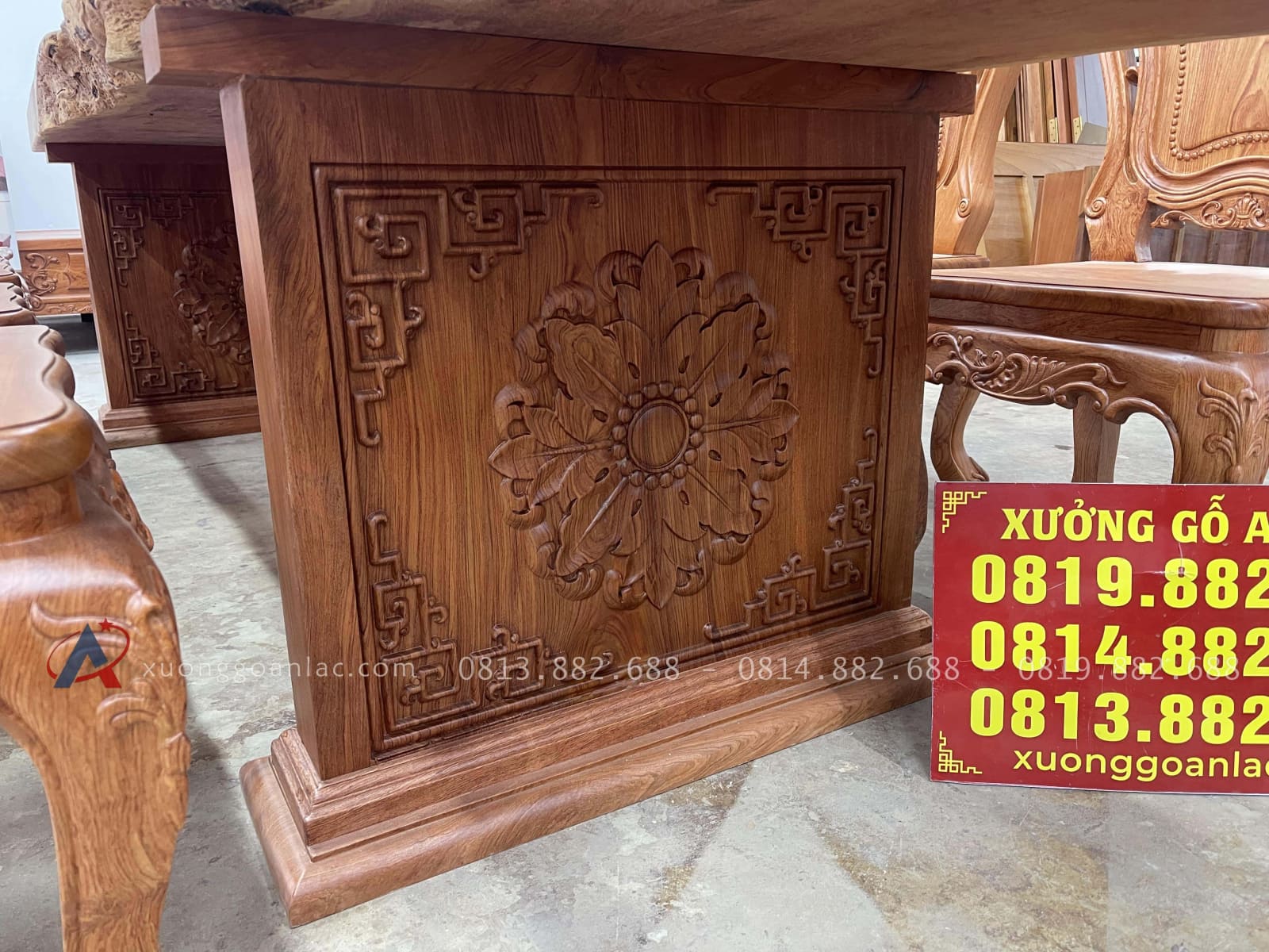 Siêu phẩm bàn ăn nguyên khối và 8 ghế louis hoa lá tây gỗ hương đá (Anh Thuận, Hà Nội) 27 chân bàn nguyên khối dày 10p