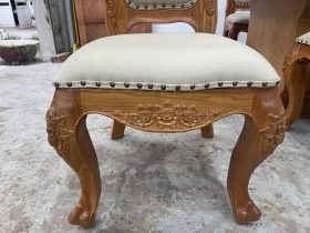 Bàn ăn nguyên khối và 10 ghế bọc đệm gỗ gõ đỏ (Anh Thắng, Phú Thọ) 19 Hệ chân yếm đục hoa hồng