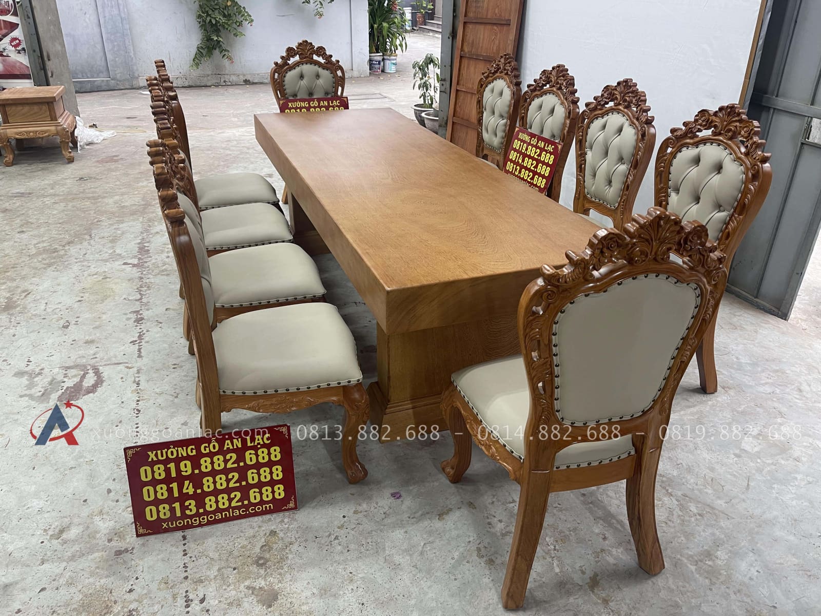 Bàn ăn nguyên khối và 10 ghế bọc đệm gỗ gõ đỏ (Anh Thắng, Phú Thọ) 21 bộ bàn ăn 10 ghế phong cách hoàng gia