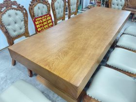 Bàn ăn nguyên khối và 10 ghế bọc đệm gỗ gõ đỏ (Anh Thắng, Phú Thọ) 12 bàn ăn gỗ gõ đỏ nguyên khối