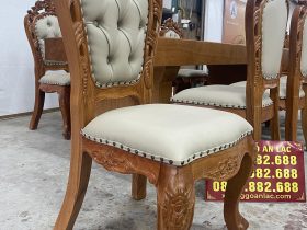 Bàn ăn nguyên khối và 10 ghế bọc đệm gỗ gõ đỏ (Anh Thắng, Phú Thọ) 16 khung gỗ đục hoa lá tây