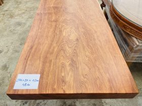 Siêu phẩm bàn ăn nguyên khối 274 x 84 x 10cm hàng tuyển (Anh Hùng,Phú Thọ) 11 cận cảnh hệ vân gỗ tự nhiên