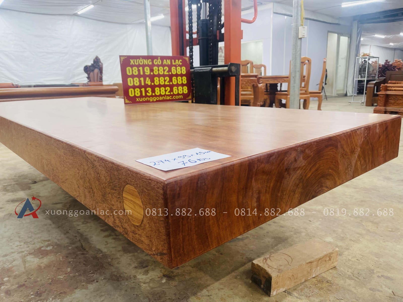 Mẫu bàn ăn nguyên khối 274 x 99 x13cm gỗ hương đá siêu vip 12 mặt bàn ăn nguyên khối dày 13cm