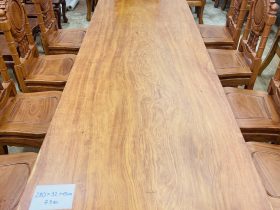 Bàn ăn nguyên khối 280 x 92 x 15cm vô cùng đẳng cấp (Anh Khang, Hà Nam) 9 mẫu bàn ăn nguyên khối kích thước lớn