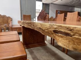Bộ bàn ăn nguyên khối 2m74 và 12 ghế trơn hiện đại gỗ hương đá (Anh Nam, Ninh Bình) 14 phần dát gỗ đanh chắc nổi chun sụn