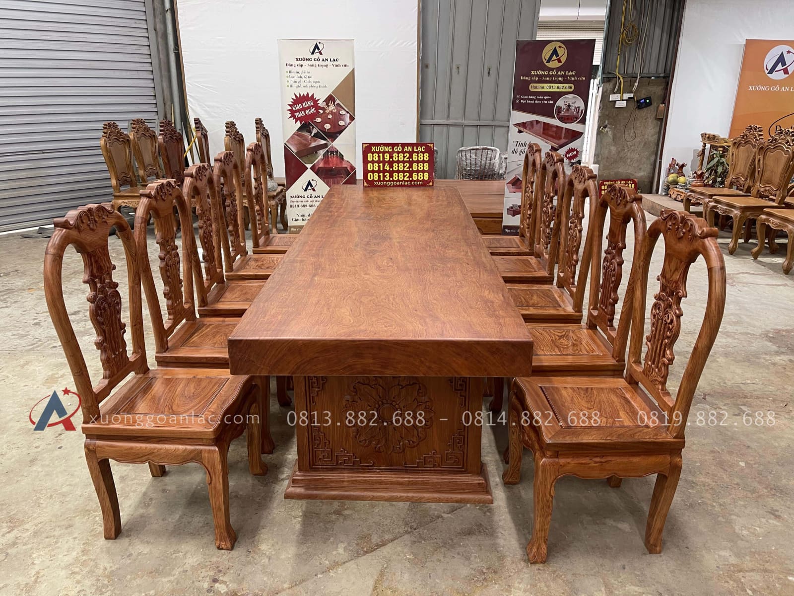 Siêu phẩm bàn ăn nguyên khối 2m75 với 10 ghế cây đàn gỗ hương đá (Chú Kỷ, Hà Tĩnh) 16 siêu phẩm bàn ăn nguyên khối 10 ghế cây đàn gỗ hương