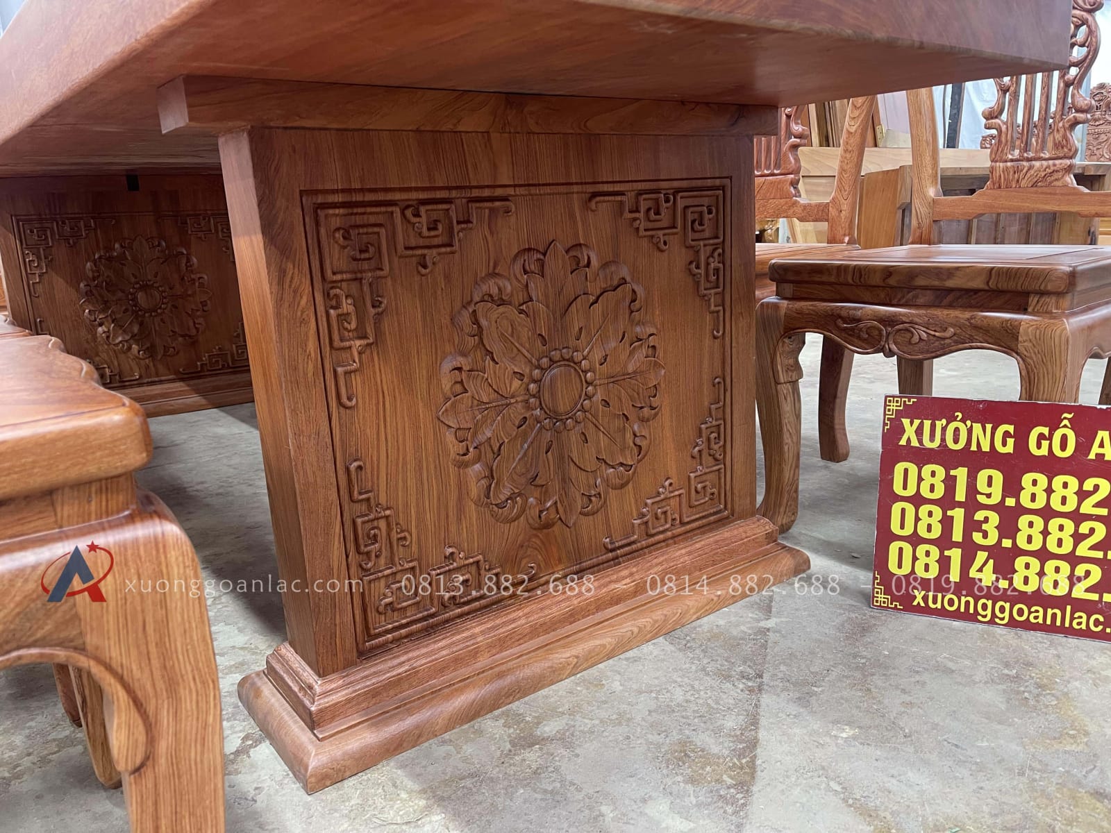Siêu phẩm bàn ăn nguyên khối 2m75 với 10 ghế cây đàn gỗ hương đá (Chú Kỷ, Hà Tĩnh) 18 chân bàn nguyên khối 10p