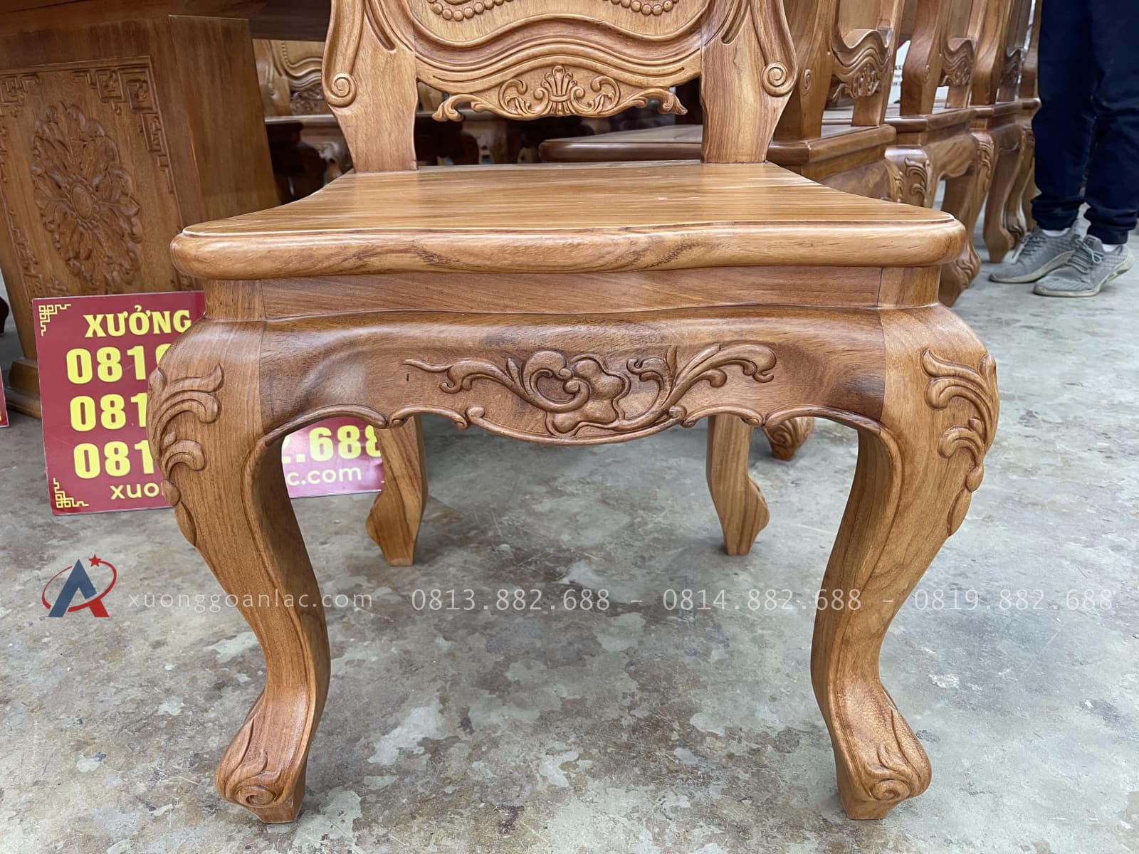 Bộ bàn ăn nguyên khối 355x107x15cm với 12 ghế louis gỗ gõ đỏ (Chị Hoa, Hải Phòng) 29 ghế ăn mặt ván tràn