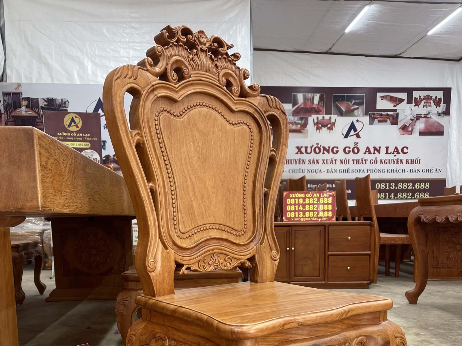 Bộ bàn ăn nguyên khối 355x107x15cm với 12 ghế louis gỗ gõ đỏ (Chị Hoa, Hải Phòng) 27 ghế ăn gỗ gõ đỏ mẫu lưng cao không tay