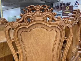Bộ bàn ăn nguyên khối 355x107x15cm với 12 ghế louis gỗ gõ đỏ (Chị Hoa, Hải Phòng) 18 vách tựa lưng thiết kế cầu kỳ