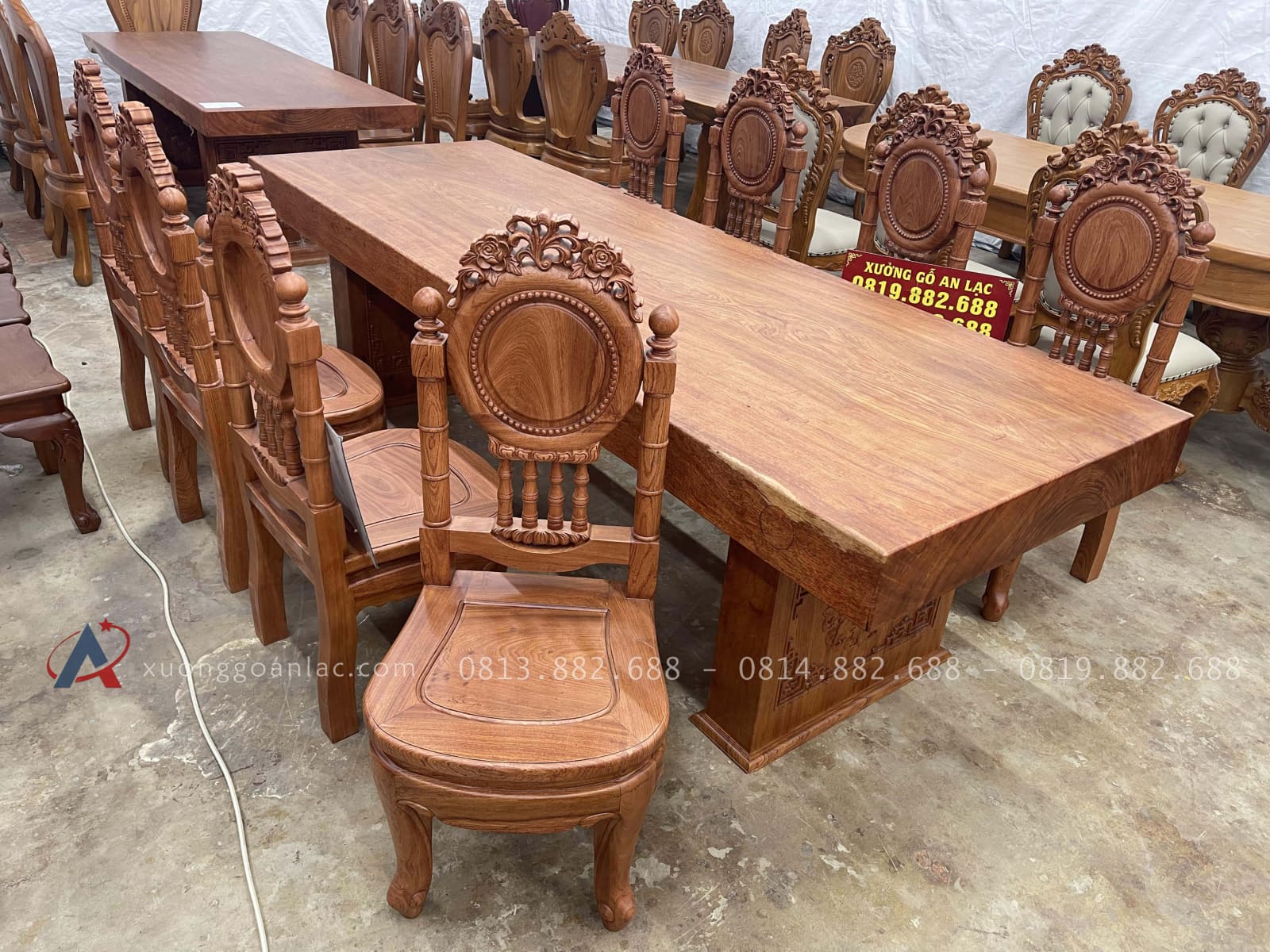 Bàn ăn nguyên khối và 8 ghế đồng hồ gỗ hương đá (Chị Loan,Thái Nguyên) 17 bộ bàn ăn 8 ghế gỗ hương