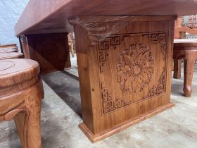 Bàn ăn nguyên khối và 8 ghế đồng hồ gỗ hương đá (Chị Loan,Thái Nguyên) 11 Chân bàn nguyên khối dày 15p