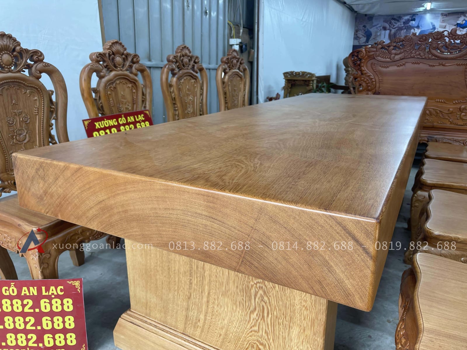 Bộ bàn ăn nguyên khối và 8 ghế hồng hạt gỗ gõ đỏ (Chị Hồng, Hải Phòng) 23 mặt bàn dày 15p gỗ tuyển