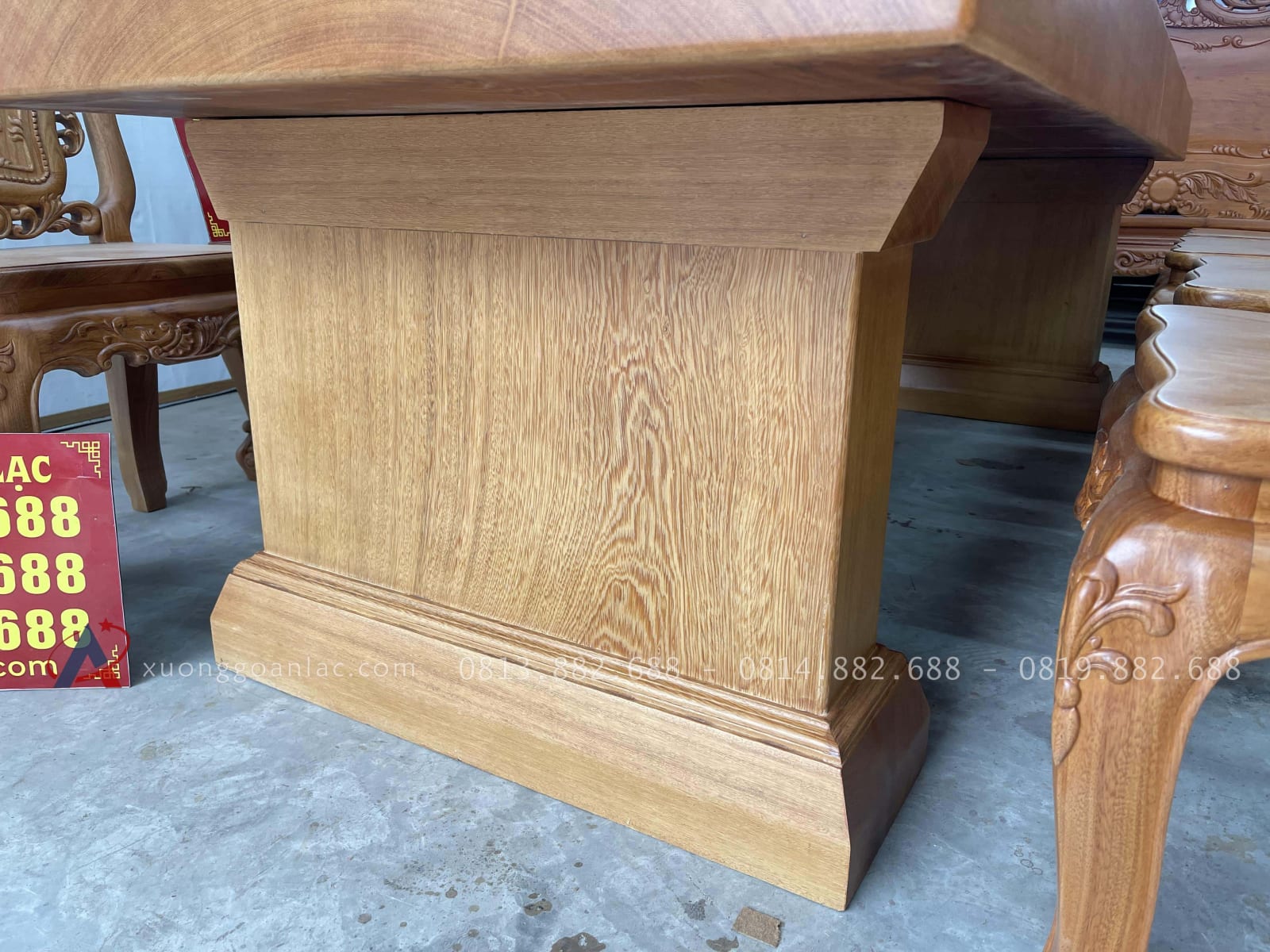 Bộ bàn ăn nguyên khối và 8 ghế hồng hạt gỗ gõ đỏ (Chị Hồng, Hải Phòng) 24 chân bàn nguyên khối dày 15p