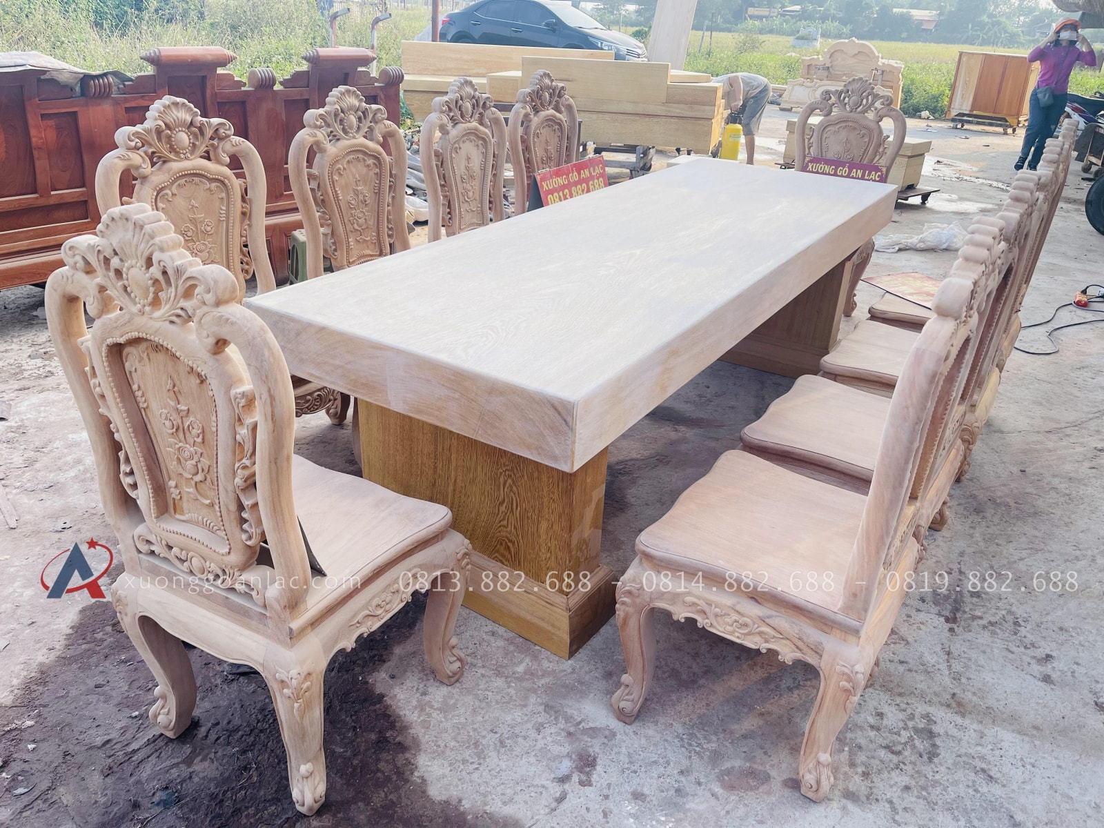 Hàng mộc bàn ăn nguyên khối dày 15cm cùng 10 ghế hồng hạt đục 2 mặt gỗ gõ đỏ (Anh Vinh,Thanh Hóa) 22 hàng mộc bàn ăn nguyên khối 10 ghế louis gỗ gõ